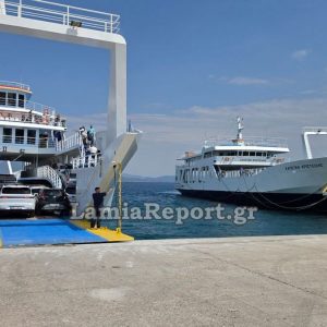 Ασφυκτικά γεμάτα φεύγουν κάθε ώρα τα πλοία από Αρκίτσα και Γλύφα (ΦΩΤΟ)