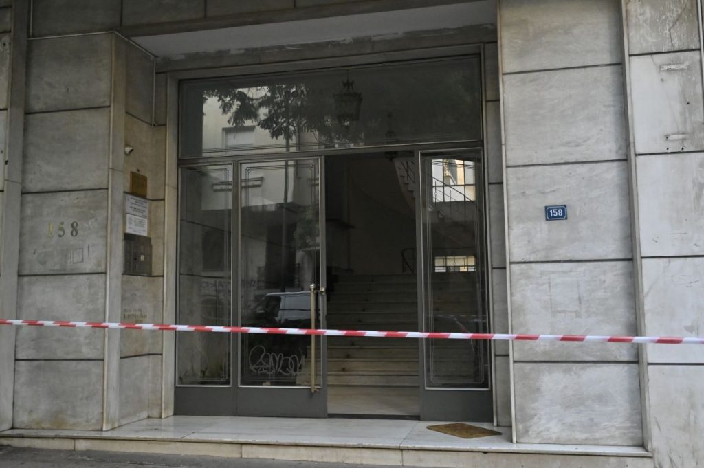 Η περιγραφή του θυρωρού που βρήκε νεκρό τον Σταύρο Γεωργίου: Οι κόρες του έβαλαν τα κλάματα μόλις τον είδαν πεσμένο δίπλα στο κρεβάτι