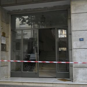 Η περιγραφή του θυρωρού που βρήκε νεκρό τον Σταύρο Γεωργίου: Οι κόρες του έβαλαν τα κλάματα μόλις τον είδαν πεσμένο δίπλα στο κρεβάτι
