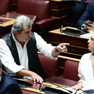 Μπάχαλο στον ΣΥΡΙΖΑ: Ο Πολάκης, η Δούρου και τα τρία ανοιχτά μέτωπα στη μάχη της διαδοχής