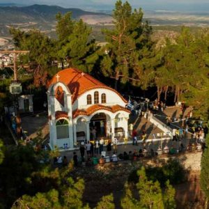 Πανηγυρίζει το εκκλησάκι του Προφήτη Ηλία στη Λαμία