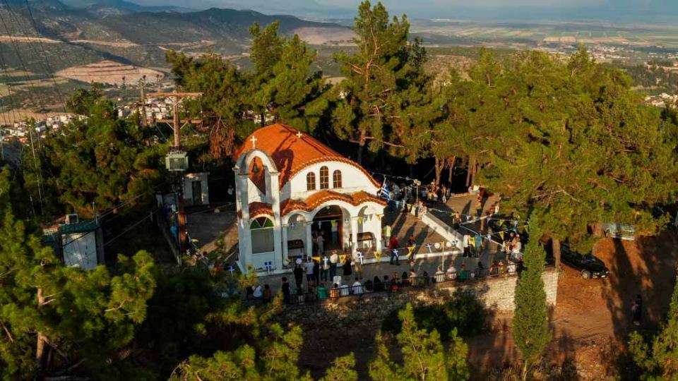 Πανηγυρίζει το εκκλησάκι του Προφήτη Ηλία στη Λαμία