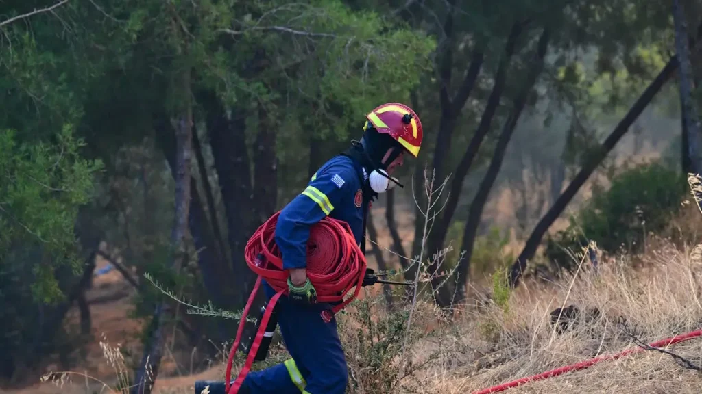 Πυρκαγιά στην Αταλάντη Φθιώτιδας, στο Κυπαρίσσι Αταλάντης