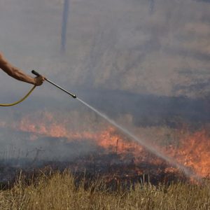 Βαρύ πρόστιμο σε Λαμιώτη για φωτιά που άναψε σε οικόπεδο μέσα στην πόλη