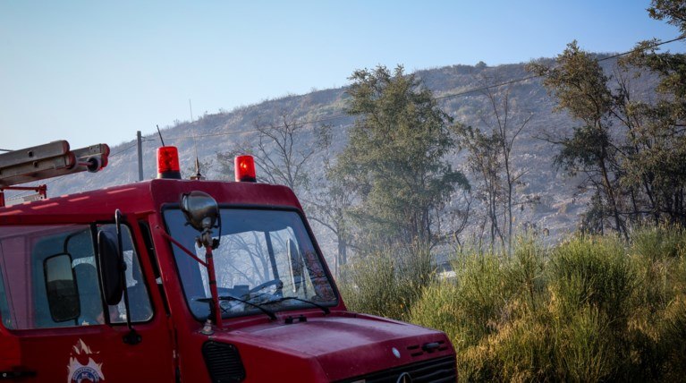 Πυρκαγιά σε δασική έκταση στην Κινέτα Αττικής - Μεγάλη επιχείρηση της Πυροσβεστικής