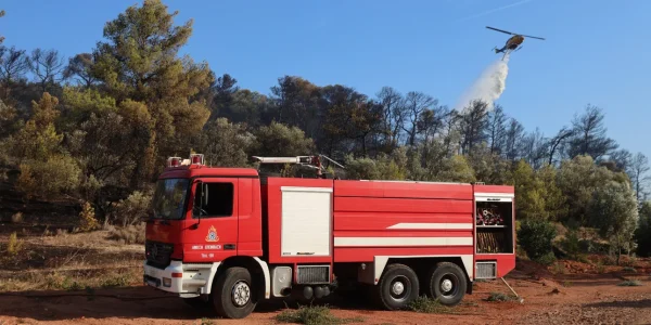Οριοθετήθηκε μέσα σε 45 λεπτά η πυρκαγιά στα Σπάτα -Είχε σταλεί μήνυμα από το 112