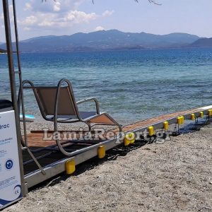Τοποθετήθηκε ράμπα ΑΜΕΑ στην παραλία της Γλύφας