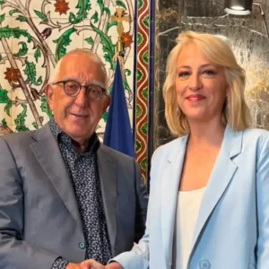 Δούρου στην πρώτη συνάντησή της ως πρόεδρος της ΚΟ του ΣΥΡΙΖΑ με τον Κακλαμάνη: «Θα δώσουμε μάχη απέναντι στην απαξίωση της πολιτικής»