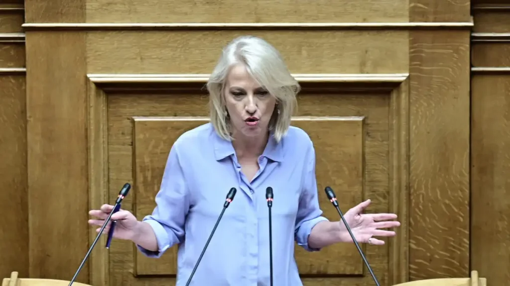 Δούρου σε Μητσοτάκη: «Η 24η Ιουλίου δεν μπορεί να συνυπάρχει με την παρουσία νοσταλγών της δικτατορίας, εκπροσώπων της ακροδεξιάς και αναθεωρητών της Ιστορίας»
