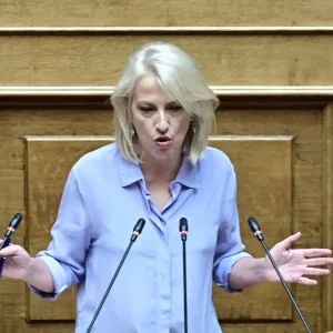 Δούρου σε Μητσοτάκη: «Η 24η Ιουλίου δεν μπορεί να συνυπάρχει με την παρουσία νοσταλγών της δικτατορίας, εκπροσώπων της ακροδεξιάς και αναθεωρητών της Ιστορίας»