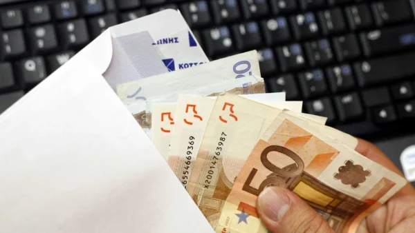 Ρύθμιση 72 δόσεων για χρέη στην Εφορία: Πότε ανοίγει η πλατφόρμα και ποιοι κερδίζουν