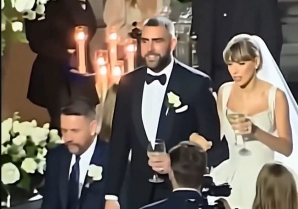 Η Τέιλορ Σουίφτ και ο Τράβις Κέλσι παντρεύτηκαν στο Madison Square Garden - Ποιοι διάσημοι πήγαν, δείτε εικόνες και βίντεο