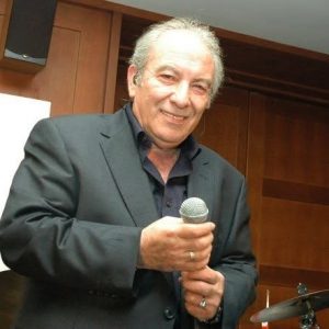 Ο αγαπημένος Κώστας Σμοκοβίτης παρουσιάζει το νέο του άλμπουμ «ΣΥΣΤΗΜΕΝΟ»