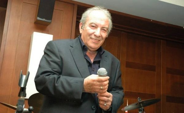 Ο αγαπημένος Κώστας Σμοκοβίτης παρουσιάζει το νέο του άλμπουμ «ΣΥΣΤΗΜΕΝΟ»