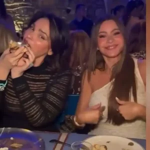 Σοφία Βεργκάρα και Σίλια Κριθαριώτη χόρεψαν ξέφρενα στη Μύκονο: «Είναι η αδελφή ψυχή μου»
