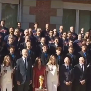 Στο παλάτι η παγκόσμια πρωταθλήτρια Ισπανία: Η θερμή υποδοχή του Βασιλιά Φελίπε και της Βασίλισσας Λετίθια