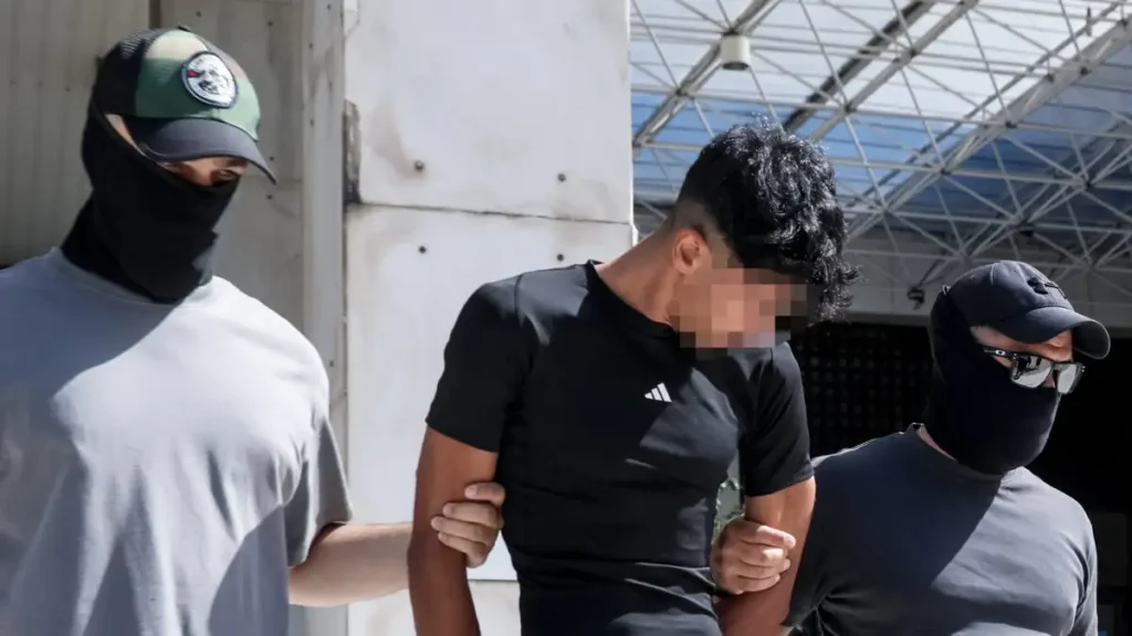 Στη Ευελπίδων ο 28χρονος Αιγύπτιος για τη δολοφονία του Σταύρου Γεωργίου - Με σκυμμένο το κεφάλι έφτασε στον ανακριτή
