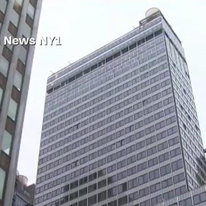 Μανχάταν: Εκκενώθηκε κτίριο 38 ορόφων υπό τον φόβο κατάρρευσης - Έπεσαν τούβλα, λύγισαν κολώνες