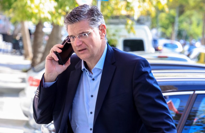 Μπαράζ παραιτήσεων μετά την αποχώρηση Φάμελλου από την ηγεσία του ΣΥΡΙΖΑ, τέλος ο Καλαματιανός από γραμματέας της ΚΟ και ο διευθυντής της Αυγής