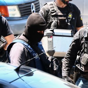 Θεσσαλονίκη: Στα δικαστήρια οι συλληφθέντες για την δολοφονία της Βάγιας Νέστορα – Ισχυρές αστυνομικές δυνάμεις στο σημείο