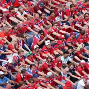 Νορβηγός οπαδός αρνείται να τραβήξει κουπί και έγινε viral: «Είναι χαζός και λάθος ιστορικά ο πανηγυρισμός»