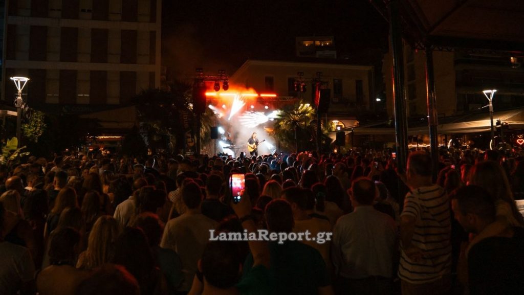 Όλη η Λαμία έγινε μια παρέα και χόρεψε με τις επιτυχίες του Διονύση Σχοινά (ΒΙΝΤΕΟ-ΦΩΤΟ)