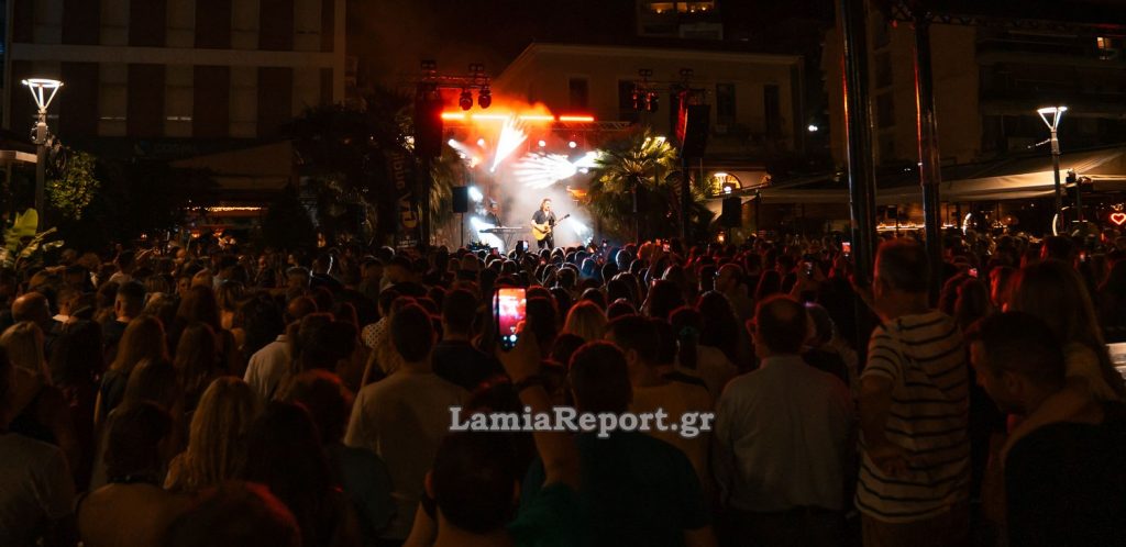 Όλη η Λαμία έγινε μια παρέα και χόρεψε με τις επιτυχίες του Διονύση Σχοινά (ΒΙΝΤΕΟ-ΦΩΤΟ)