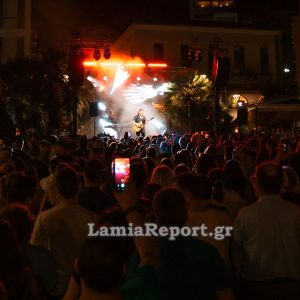 Όλη η Λαμία έγινε μια παρέα και χόρεψε με τις επιτυχίες του Διονύση Σχοινά (ΒΙΝΤΕΟ-ΦΩΤΟ)