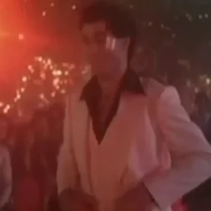 ΗΠΑ: Σε δημοπρασία το λευκό κοστούμι του Τζον Τραβόλτα στο «Πυρετός το Σαββατόβραδο»