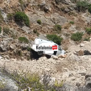 Τραγωδία στην Κεφαλονιά: Νεκρός 30χρονος πατέρας δύο παιδιών μετά από πτώση οχήματος σε χαράδρα