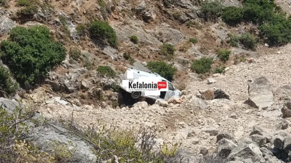 Τραγωδία στην Κεφαλονιά: Νεκρός 30χρονος πατέρας δύο παιδιών μετά από πτώση οχήματος σε χαράδρα