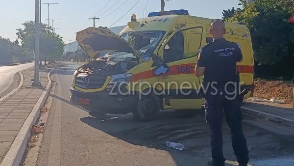 Ασθενοφόρο τράκαρε με αυτοκίνητο και τούμπαρε στα Χανιά – Νεκρός ο ασθενής τραυματίες οι δύο διασώστες - Δείτε εικόνες
