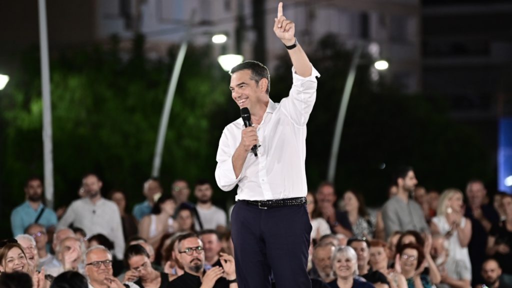 Τσίπρας: "Θα στείλω λουλούδια στον Άδωνι, κάθε φορά που μας βρίζει, ανεβαίνουμε στις δημοσκοπήσεις"