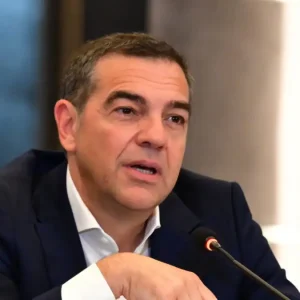 Το νέο δίπολο που στήνει η ΕΛΑΣ απέναντι στη ΝΔ: «Το 99% της κοινωνίας απέναντι στο 1% της ελίτ»