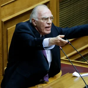 Βασίλης Λεβέντης: Τα 23 χρόνια επιμονής για την είσοδο στη Βουλή, οι πίτσες στο στούντιο και η σχέση με τον θετό γιο του