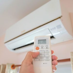 Κλιματιστικό όλη νύχτα; Τα 5 λάθη που χαλάνε τον ύπνο μας