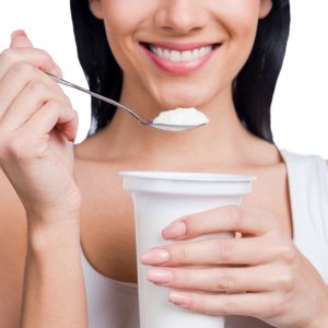 Γιαούρτι ή cottage cheese; Ποιο κερδίζει σε πρωτεΐνη και ποιο είναι πιο θρεπτικό