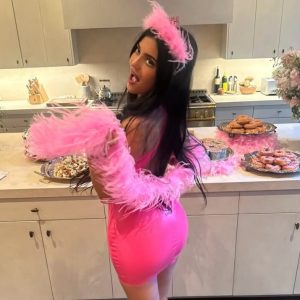 Kylie Jenner: Γιόρτασε τα 29α γενέθλιά της με ένα εντυπωσιακό ροζ look και πάρτι με θέμα την «Princess Kitty»