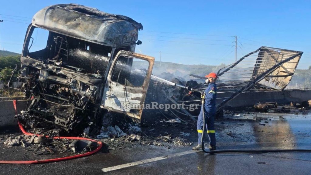 Φθιώτιδα: Φοβερό τροχαίο με ένα νεκρό στην εθνική οδό - Συγκρούστηκαν δύο φορτηγά, το ένα τυλίχτηκε στις φλόγες και κάηκε ολοσχερώς - (ΦΩΤΟ-ΒΙΝΤΕΟ)