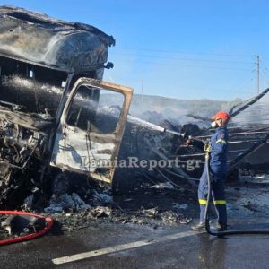 Φθιώτιδα: Φοβερό τροχαίο με ένα νεκρό στην εθνική οδό - Συγκρούστηκαν δύο φορτηγά, το ένα τυλίχτηκε στις φλόγες και κάηκε ολοσχερώς - (ΦΩΤΟ-ΒΙΝΤΕΟ)