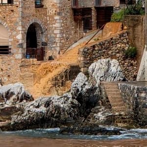 Μάνη: Γυναίκα χτυπήθηκε από κεραυνό στο Οίτυλο - Χείμαρροι οι δρόμοι, νερά μπήκαν σε σπίτια, εγκλωβίστηκαν οδηγοί
