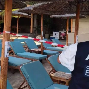 ΑΑΔΕ: 48ωρο λουκέτο και πρόστιμα σε γνωστό beach club στην Πάρο – Παραβάσεις και σε Μύκονο, Σαντορίνη, Πόρο