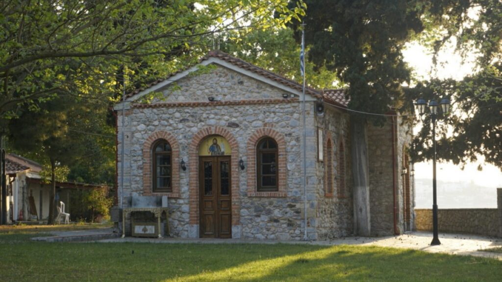 Πανηγυρίζει το εκκλησάκι του Αη Γιάννη στην παραλία Ραχών