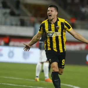 ΑΕΚ – ΟΦΗ: Το γκολ του Γιόβιτς για το 1-0 στον τελικό του Super Cup