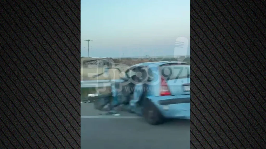 Σύγκρουση δύο ΙΧ στον Έβρο με έξι τραυματίες, μεταξύ των οποίων και παιδιά - Δείτε βίντεο