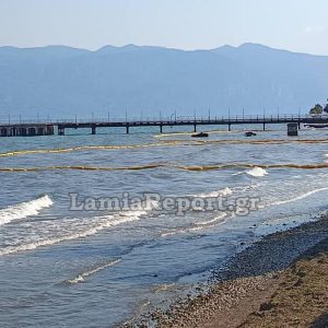 Και η Αγία Μαρίνα απέκτησε πλωτό φράγμα για προστασία από μέδουσες και σκουπίδια