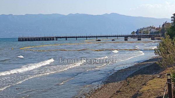 Και η Αγία Μαρίνα απέκτησε πλωτό φράγμα για προστασία από μέδουσες και σκουπίδια