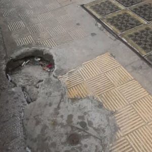 «Παγίδα» σε πεζοδρόμιο της οδού Αινιάνων