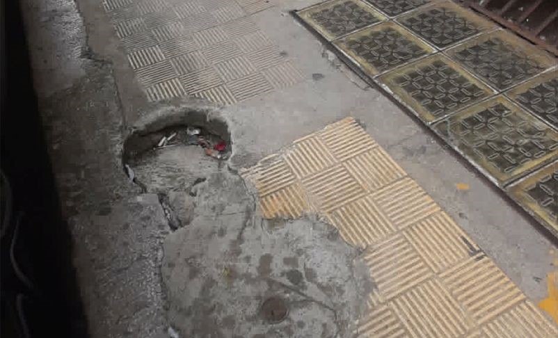 «Παγίδα» σε πεζοδρόμιο της οδού Αινιάνων και βλάβες στο δημοτικό φωτισμό