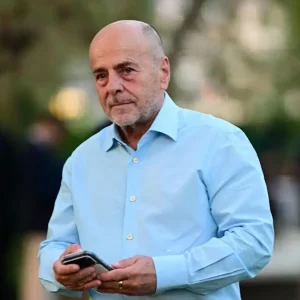 Ο Γιάννης Αλαφούζος στην προπόνηση του Παναθηναϊκού, τα είπε με Νίστρουπ και Κοτσόλη